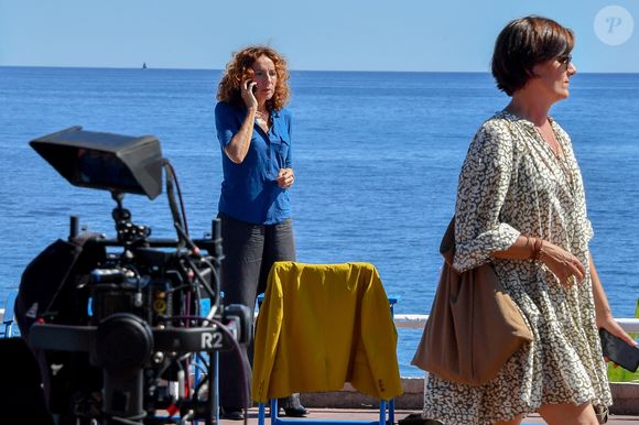 Isabel Otero et Hubert Roulleau sur le tournage de la série "Crimes parfaits" (France 3) sur la promenade des Anglais et sur la plage Beau Rivage à Nice, sous la direction d'Emmanuel Rigaut. Le 23 juin 2020.