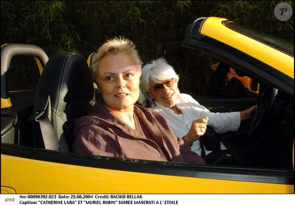 Le couple s’est pacsé le 5 décembre 2009 avant de se dire "oui" le 20 février 2021

Archives : Catherine Lara et Muriel Robin à la soirée Maserati à l'Étoile 2004 @RACHID BELLAK / BESTIMAGE