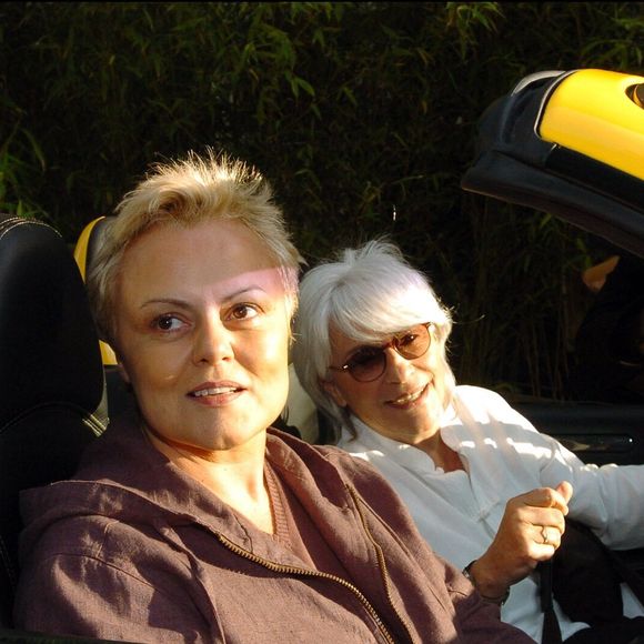 Le couple s’est pacsé le 5 décembre 2009 avant de se dire "oui" le 20 février 2021

Archives : Catherine Lara et Muriel Robin à la soirée Maserati à l'Étoile 2004 @RACHID BELLAK / BESTIMAGE