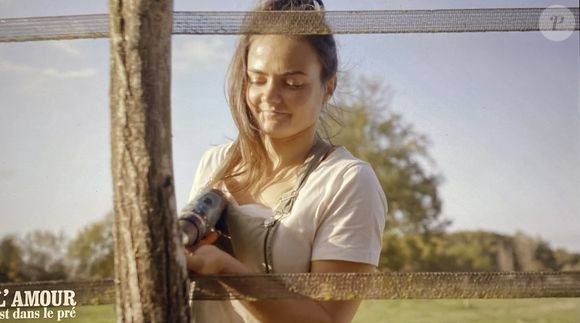 Dans son portrait, elle dit rechercher "quelqu'un qui ait du mordant, quelqu'un qui me fasse vibrer, qui me fasse rire, avec qui on peut parler de tout. Quelqu'un de tendre et qui a envie de profiter de la vie. Quelqu'un qui a de l'esprit aussi".

Célia, agricultrice de la saison 20 de "L'amour est dans le pré.