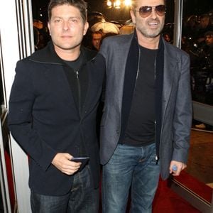 George Michael et son ex petit ami Kenny Goss arrivent à la première britannique de "Sleuth", qui s'est tenue à l'Oden West End à Leicester Square, dans le centre de Londres, le 18 novembre 2007. Photo Anthony Devlin/Pa Photos/Abaca