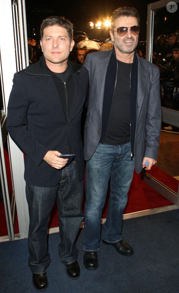 George Michael et son ex petit ami Kenny Goss arrivent à la première britannique de "Sleuth", qui s'est tenue à l'Oden West End à Leicester Square, dans le centre de Londres, le 18 novembre 2007. Photo Anthony Devlin/Pa Photos/Abaca