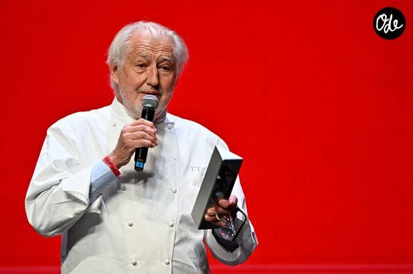 Né dans la Loire et ancien propriétaire d’un restaurant stéphanois, le chef conserve un lien très fort avec cette ville où il a connu ses premiers grands succès, mais aussi une importante déconvenue professionnelle.

Le chef Pierre Gagnaire a reçu le prix de "Chef Mentor" - Cérémonie des remises des Etoiles Michelin au Grimaldi Forum à Monaco. © Bruno Bebert/Bestimage