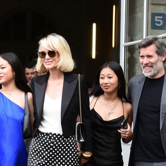 Jalil Lespert, Laeticia Hallyday et ses filles Jade et Joy à leur arrivée au mariage de Claude Lelouch à la mairie du 18ème à Paris. Le 17 juin 2023 (Agence / Bestimage).