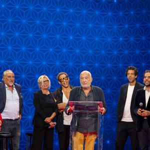 Exclusif - Stéphane De Groodt, Sylvie Testud, Antoine Duléry, Stéphanie Murat, JoeyStarr (Joey Starr), François Berléand, Max Boublil, Sébastien Castro, Constance Dollé, Nassima Benchicou et Faustine Bollaert lors des surprises pour l'enregistrement de l'émission "La Boîte à secrets", présentée par F.Bollaert et diffusée le 26 septembre 2025 sur France 3, dans les studios du Lendit à Saint-Denis, Seine Saint-Denis, France, le 8 septembre 2025. © Pierre Perusseau/Bestimage