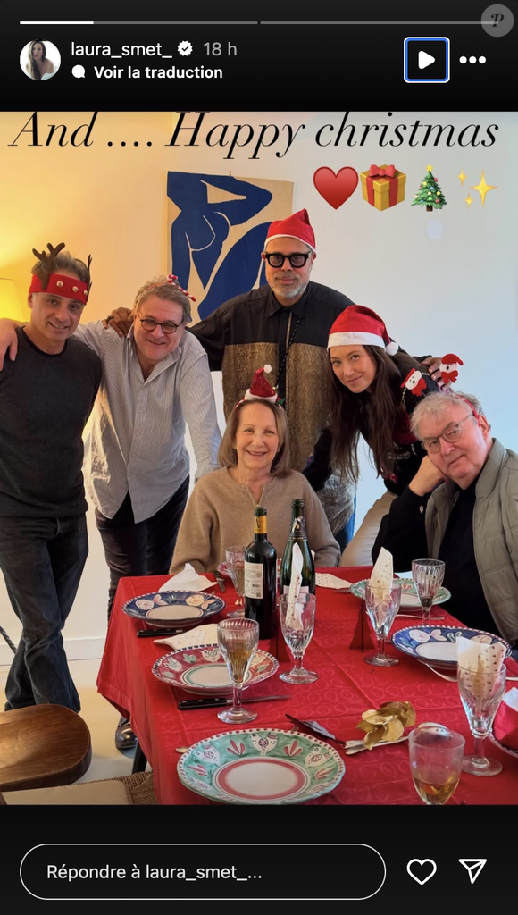 Pour l'occasion, la table était joliment décorée et le sourire sur les lèvres de tous les convives. 

Laura Smet fête Noël en bonne compagnie