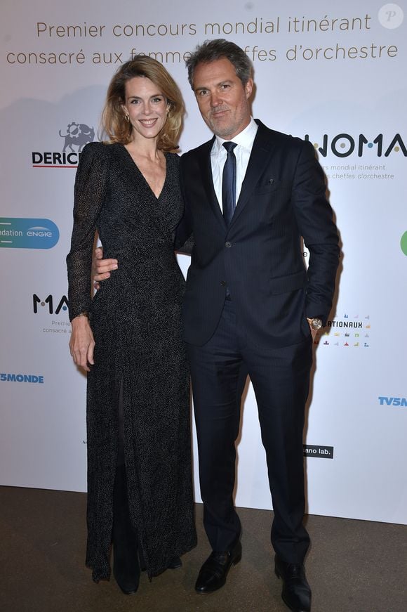Et par amour pour elle, le célèbre neurochirurgien a accepté un changement de vie tout particulier

Julie Andrieu et son mari le Dr Stéphane Delajoux - Gala Mawoma, 1er concours mondial itinérant consacré aux femmes cheffes d'orchestre à la Conciergerie à Paris le 9 mars 2020. © Giancarlo Gorassini/Bestimage