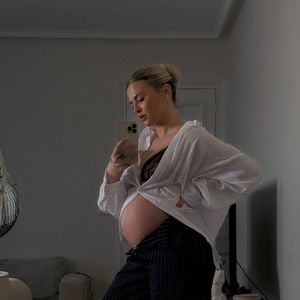 Quelques jours après leur arrivée, elle a partagé une tendre photo avec ses deux filles sur Instagram.
Kelly Vedovelli a donné naissance à son premier enfant. Compte Instagram