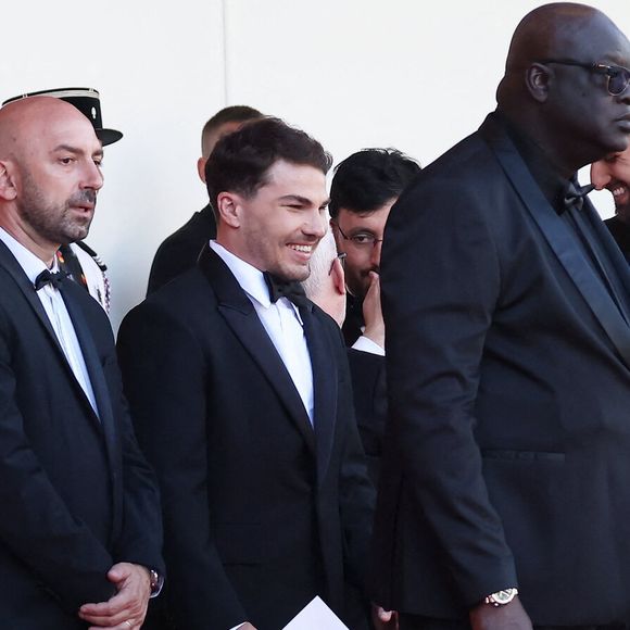 Antoine Dupont - Antoine Dupont et sa compagne Iris Mittenaere se retrouvent sur les marches  du film « Dossier 137 » lors du 78ème Festival International du Film de Cannes le 15 mai 2025.

© Jacovides / Moreau / Bestimage
