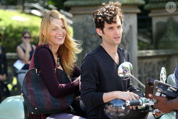 Black Lively et Penn Badgley sur le tournage de "Gossip Girl" à New York le 28 août 2012.