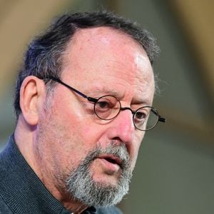 Jean Reno lors de la 164ème vente des Hospices de Beaune sous les Halles de Beaune le 17 novembre 2024.

Romain Doucelin / Bestimage