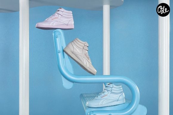Une collaboration surprise avec un géant du sportswear a également été dévoilée sur le podium.

Une fois de plus, l'artiste primé a retravaillé avec Reebok le cuir classique et présente maintenant le cuir classique x Cardi B V2. 

© Bestimage