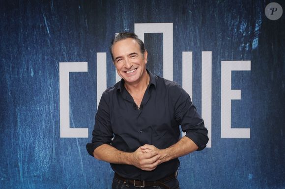 Exclusif - Jean Dujardin, sur le plateau de Clique présenté par M.Achour, et diffusé sur Canal + le 27 octobre 2025, à Paris, France, le 21 octobre 2025. © Jack Tribeca/Bestimage