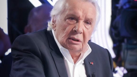 Michel Sardou donne son avis sur la situation en France et n'y va pas par quatre chemins : il évoque un sujet qui parle à tous les Français