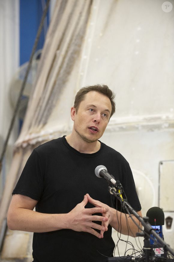 Elon Musk donne une conférence de presse après le retour sur terre du vaisseau Spacecraft en provenance de la station spatial internationale le 13 juin 2012.© Bob Daemmrich/ZUMA Wire / Bestimage