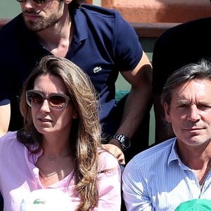 Anne-Claire Coudray et son compagnon Nicolas Vix dans les tribunes des Internationaux de Tennis de Roland Garros à Paris le 8 juin 2017 © Cyril Moreau-Dominique Jacovides/Bestimage