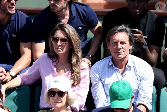 Anne-Claire Coudray et son compagnon Nicolas Vix dans les tribunes des Internationaux de Tennis de Roland Garros à Paris le 8 juin 2017 © Cyril Moreau-Dominique Jacovides/Bestimage