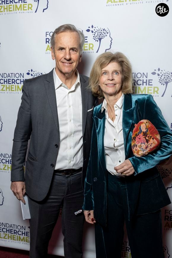 Bernard de La Villardière et sa femme Anne au photocall du concert du gala des 20 ans de la fondation Recherche Alzheimer "2 générations chantent pour la 3ème" à l'Olympia à Paris le 18 mars 2024.
© Cyril Moreau / Bestimage