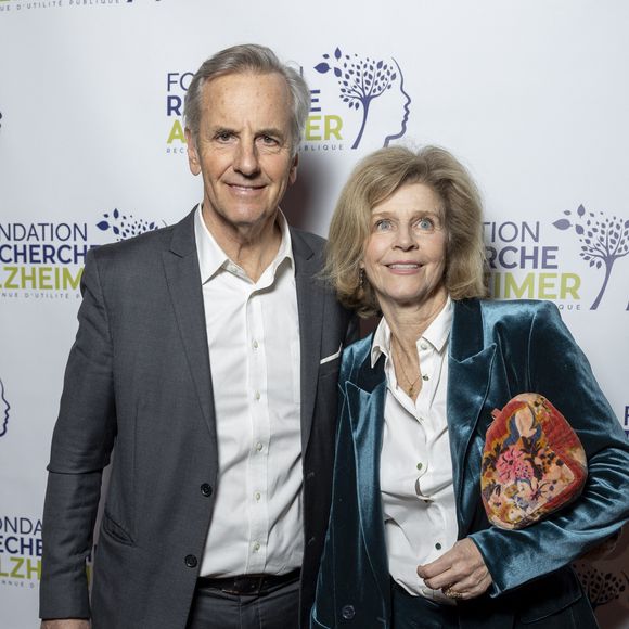 Bernard de La Villardière et sa femme Anne au photocall du concert du gala des 20 ans de la fondation Recherche Alzheimer "2 générations chantent pour la 3ème" à l'Olympia à Paris le 18 mars 2024.
© Cyril Moreau / Bestimage