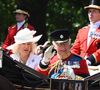 Une minute de silence sera également observée après l'inspection des troupes sur Horse Guards Parade.
Le roi Charles III d'Angleterre et Camilla Parker Bowles, reine consort d'Angleterre, - Les membres de la famille royale britannique arrivent à Buckingham Palace pour la cérémonie Trooping the Colour à Londres, le 14 juin 2025. Affecté par le crash du Boeing 787 Dreamliner à Ahmedabad du 12 juin, le souverain et les officiels porteront un brassard noir en hommage aux plus de 270 victimes. Bon nombre d'elles étaient des ressortissants britanniques.
© Goff Inf / Bestimage