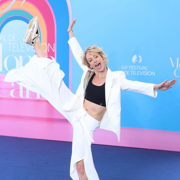 L'actrice qui a tourné aux Marquises pour un épisode de "Meurtres à..." a ainsi confirmé la bonne nouvelle face à nos confrères. 

Sara Mortensen - Photocall de "Astrid & Raphaëlle" lors du 64ème Festival de Télévision de Monte Carlo au Grimaldi Forum de Monaco le 14 juin 2025.
© Denis Guignebourg / Bestimage
