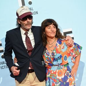 Pendant plusieurs années, Philippe Rebbot et Romane Bohringer se sont profondément aimés. Mais contre toute attente en 2018, la célèbre comédienne a officialisé leur séparation.

Philippe Rebbot, Romane Bohringer - Projection des trois premiers épisodes de la fiction "L'amour flou" lors du Festival de la Fiction de La Rochelle. Le 15 septembre 2021