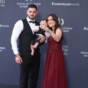 Elsa Esnoult, son compagnon Alexis Jacquemin et leur fils Eden lors de la cérémonie de clôture du 65e Festival de télévision de Monte-Carlo, le 16 juin 2026.

© Denis Guignebourg / Bestimage