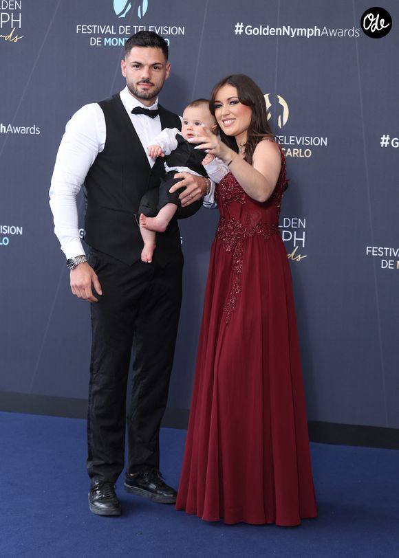 Elsa Esnoult, son compagnon Alexis Jacquemin et leur fils Eden lors de la cérémonie de clôture du 65e Festival de télévision de Monte-Carlo, le 16 juin 2026.

© Denis Guignebourg / Bestimage