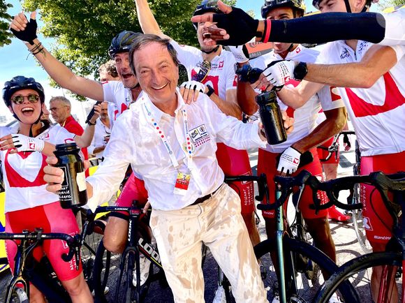 Dès les deux prochains jours, les prix chuteront progressivement de près de 30 centimes par litre dans les stations de son enseigne.

Michel-Edouard Leclerc lors du Tour de France © Fabien Faure/Bestimage