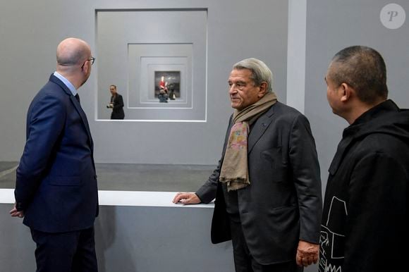 Le Premier ministre belge Charles Michel, l'artiste Zeng Fanzhi et le baron Guy Ullens de Schooten photographiés lors du premier jour d'une visite officielle du Premier ministre en Chine, le dimanche 30 octobre 2016 à Beijing, en Chine. Photo by ABACAPRESS.COM