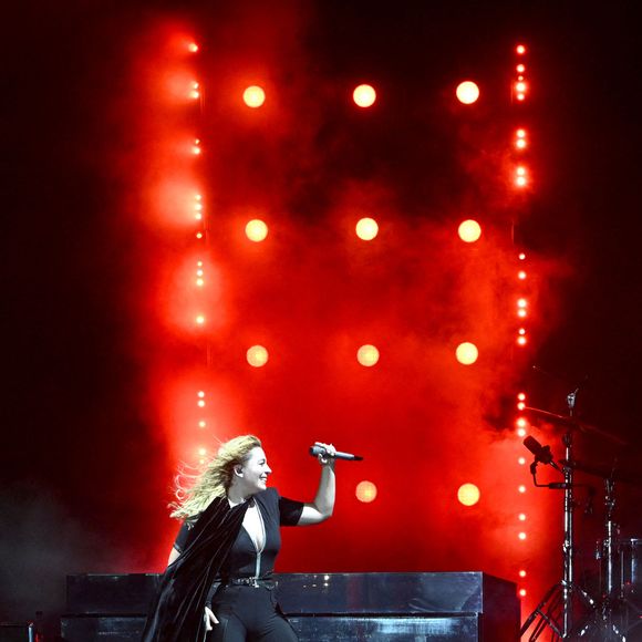 Santa, chanteuse, autrice, compositrice et productrice niçoise, en concert sur la scène Masséna durant la dernière soirée du Nice Jazz Fest 2025, le 27 juillet 2025. © Bruno Bebert/Bestimage