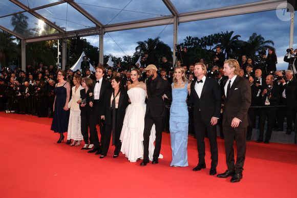 Andrea Calderwood, Justine Ciarrocchi, Sissy Spacek, Robert Pattinson, Lynne Ramsay, Jennifer Lawrence, LaKeith Stanfield, Molly Smith, Trent Luckinbill, Thad Luckinbill - Montée des marches du film « Die my love » lors du 78ème Festival International du Film de Cannes, au Palais des Festivals à Cannes. Le 17 mai 2025
© Jacovides-Moreau / Bestimage