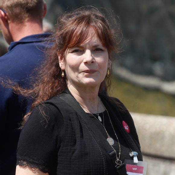 "Blanche a à peu près mon âge, on va dire. Donc on est dans le même monde. On est à peu près du même milieu social et forcément, il y a des échos dans ma propre vie."

Cécilia Hornus - Cérémonie de remise des prix des Ambassadeurs ELA et lancement de la nouvelle campagne "Mets tes baskets et bats la maladie" à la Cité des Sciences et de l'Industrie à Paris. Le 7 juin 2023
© Christophe Clovis / Bestimage