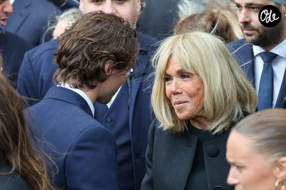 Carlo Agostinelli, Brigitte Macron Sortie des obsèques de Mathilde Favier en l'église Saint-Sulpice à Paris le 31 aout 2026. © Dominique Jacovides-Cyril Moreau/Bestimage
