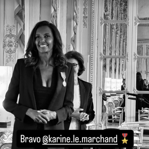 Émue, Karine Le Marchand a déclaré : "Recevoir aujourd’hui le titre de Chevalier des Arts et Lettres de tes mains Rachida est pour moi un symbole puissant".

Karine Le Marchand a reçu des mains de Rachida Dati, la ministre de la Culture, la médaille de Chevalier des Arts et Lettres lundi 22 septembre 2025 à Paris via Instagram @karine.le.marchand
