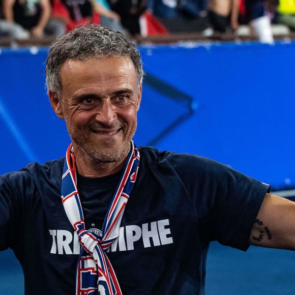 Luis Enrique - Les joueurs du PSG célèbrent leur titre de Champion d'Europe au Parc Des Princes à Paris, le 1er juin 2025.
© Baptiste Autissier/PsnewZ/Bestimage