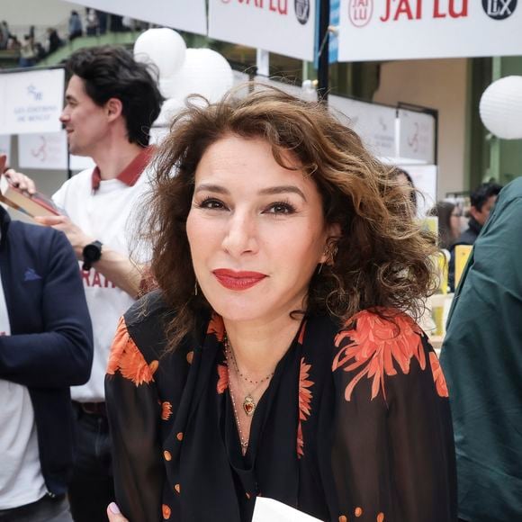 "Mais j'adore ! On en veut d'autres !", "Elle a tout de Ramzy", ou encore "Le meilleur mélange de son papa et sa maman Ava", peut-on lire dans les commentaires...

Anne Depetrini - Festival du Livre de Paris 2025 au Grand Palais,  Paris, France, le 13 avril 2025. © Jack Tribeca / Bestimage