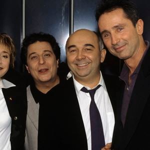 En France, à Paris, dans les coulisses de l'émission "Nom de code : Balasko", de gauche à droite, Michel Blanc, Marie-Anne Chazel, Christian Clavier, Gérard Jugnot et Thierry Lhermitte. Le 15 décembre 1997. © Michel Marizy via Bestimage