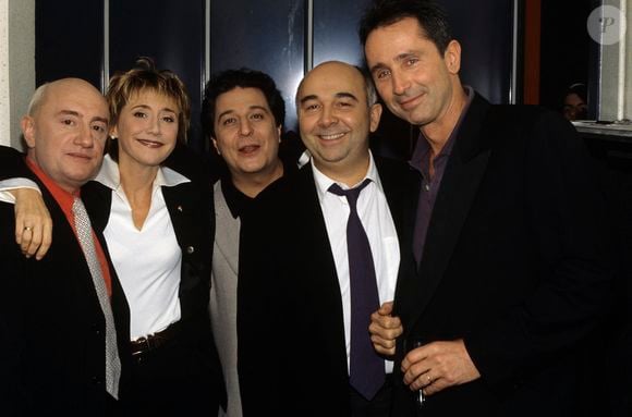 En France, à Paris, dans les coulisses de l'émission "Nom de code : Balasko", de gauche à droite, Michel Blanc, Marie-Anne Chazel, Christian Clavier, Gérard Jugnot et Thierry Lhermitte. Le 15 décembre 1997. © Michel Marizy via Bestimage
