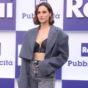 Camille Lou - Le casting de la série française "Cat's Eyes" (Occhi di Gato) au photocall de présentation de la grille des programmes de la chaîne italienne Rai à Rome, le 30 juin 2025.