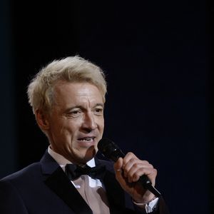 Le célèbre comédien de doublage est notamment reconnu pour être la voix française régulière de Jim Carrey.
Emmanuel Curtil lors de la 51e cérémonie des César du cinéma qui s'est tenue à l'Olympia le 26 février 2026, à Paris, France.
Photo par Nasser Berzane/ABACAPRESS.COM