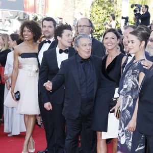 Une fois diplômé, Kev Adams a d'ailleurs partagé l'affiche du film "Les Profs" avec Christian Clavier, comme un clin d'oeil à leurs parcours d'élèves de ce lycée de Neuilly...
Stefi Celma, Kev Adams, Christian Clavier, Isabelle de Araujo, et Alice David à la montée des marches du film "Nebraska" lors du 66ème festival du film de Cannes. Le 23 mai 2013. Crédit Borde-Moreau/Bestimage