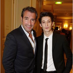 Un cadeau offert en 2013 alors que Jean Dujardin était le parrain de Pierre Niney

Jean Dujardin et Pierre Niney - Diner pour les révélations des César a l'hôtel Meurice a Paris le 14 janvier 2013 © OLIVIER BORDE / BESTIMAGE