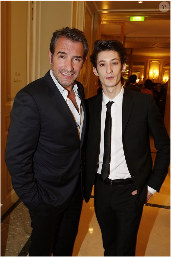 Un cadeau offert en 2013 alors que Jean Dujardin était le parrain de Pierre Niney

Jean Dujardin et Pierre Niney - Diner pour les révélations des César a l'hôtel Meurice a Paris le 14 janvier 2013 © OLIVIER BORDE / BESTIMAGE