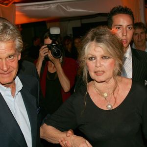 Son dernier mari, Bernard d'Ormale aurait donné un ordre strict aux employés de la Madrague

Archives - Brigitte Bardot et son mari Bernard d'Ormale lors de la 6ème édition du Festival de la fiction TV à Saint-Tropez, le 18 septembre 2004. © Frédéric Piau/Bestimage