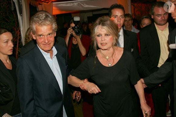 Son dernier mari, Bernard d'Ormale aurait donné un ordre strict aux employés de la Madrague

Archives - Brigitte Bardot et son mari Bernard d'Ormale lors de la 6ème édition du Festival de la fiction TV à Saint-Tropez, le 18 septembre 2004. © Frédéric Piau/Bestimage