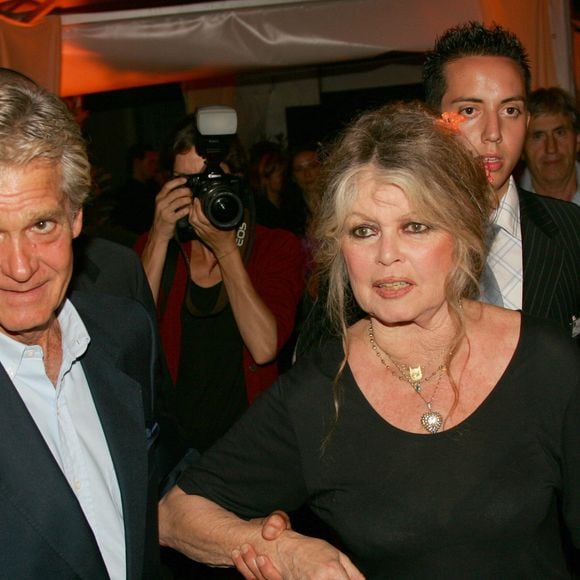Son dernier mari, Bernard d'Ormale aurait donné un ordre strict aux employés de la Madrague

Archives - Brigitte Bardot et son mari Bernard d'Ormale lors de la 6ème édition du Festival de la fiction TV à Saint-Tropez, le 18 septembre 2004. © Frédéric Piau/Bestimage