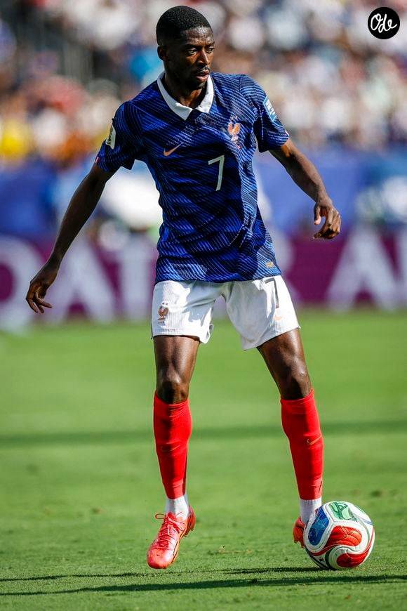 La cérémonie du Ballon d'Or en l'honneur d'Ousmane Dembélé a été organisée au Théâtre du Châtelet, à Paris.

L'attaquant français Ousmane Dembélé (7) touche le ballon de la main lors du match des 32e de finale de la Coupe du monde de la FIFA opposant la France à la Suède au New York New Jersey Stadium d'East Rutherford, dans le New Jersey, le 30 juin 2026. (Rusty Jones/Cal Sport Media/Zuma/ABACAPRESS.COM