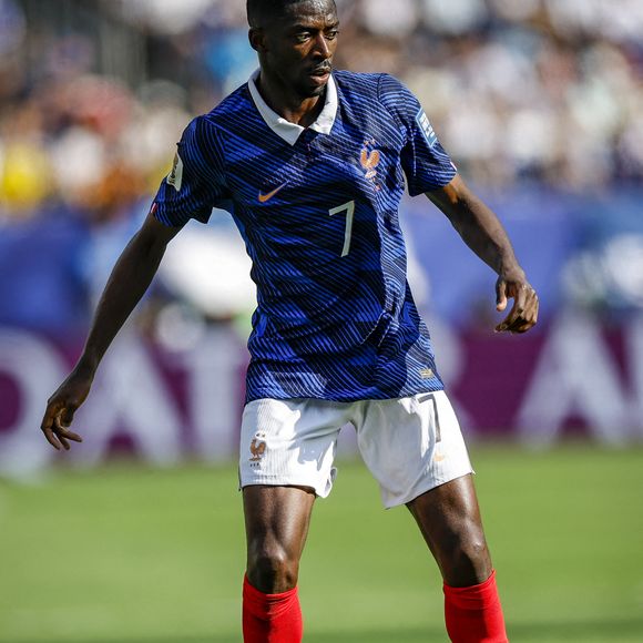 La cérémonie du Ballon d'Or en l'honneur d'Ousmane Dembélé a été organisée au Théâtre du Châtelet, à Paris.

L'attaquant français Ousmane Dembélé (7) touche le ballon de la main lors du match des 32e de finale de la Coupe du monde de la FIFA opposant la France à la Suède au New York New Jersey Stadium d'East Rutherford, dans le New Jersey, le 30 juin 2026. (Rusty Jones/Cal Sport Media/Zuma/ABACAPRESS.COM