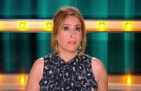 Léa Salamé sur le plateau de "Quelle Epoque !" © France 2